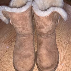 TAN UGG BOOTS